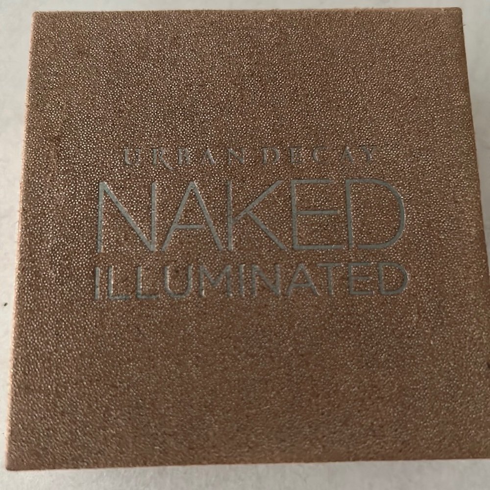 Urban Decay Naked Illuminated in Aura